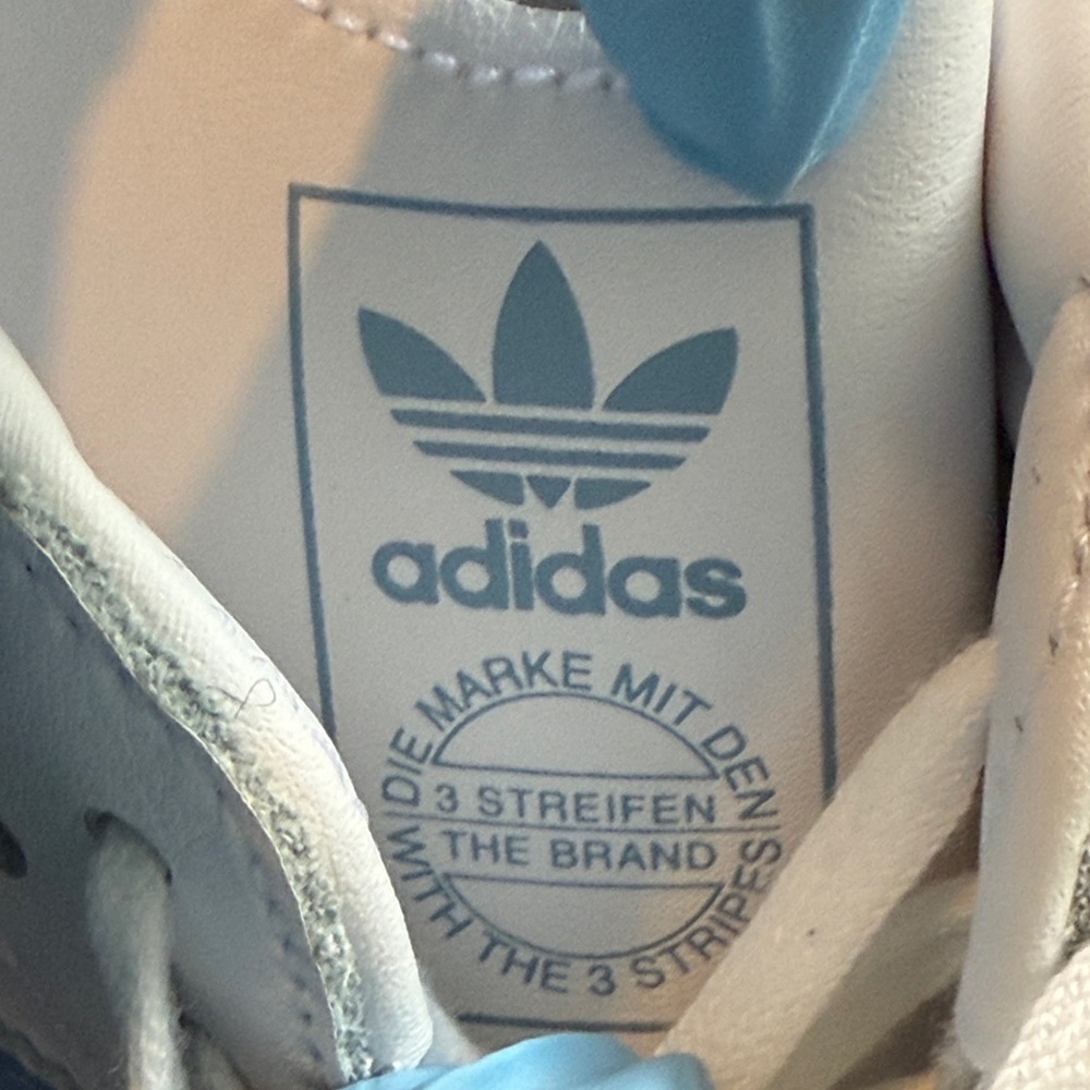 🦋Adidas Samba Juniors Shoes NWOT– Authentic Leather Gum Sole – Classic 3-Stripes - Picture 4 of 10